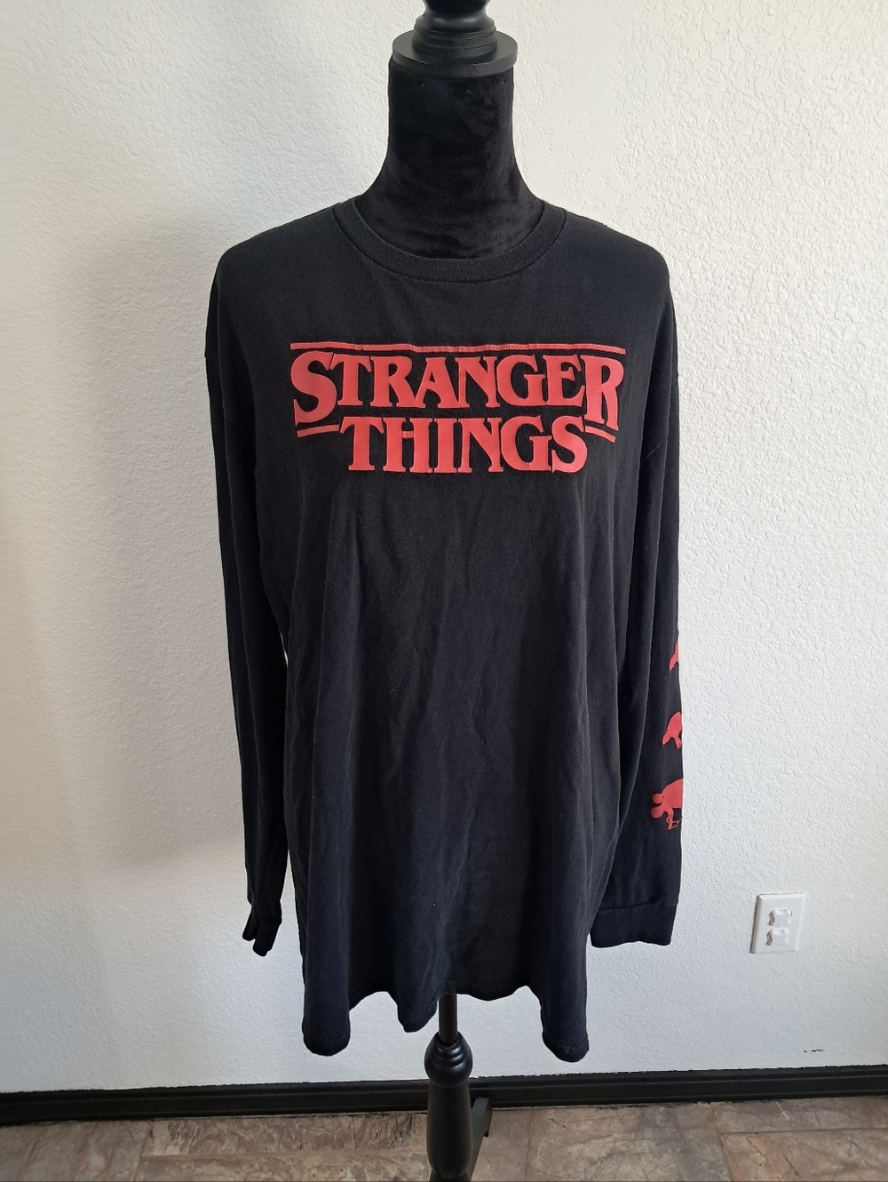 Stranger Things Graphic Long Sleeve Tee Black Red Logo 100% cotton Unisex 2X